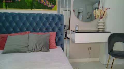 Sienna online show from February 2026 05:03:01 AM