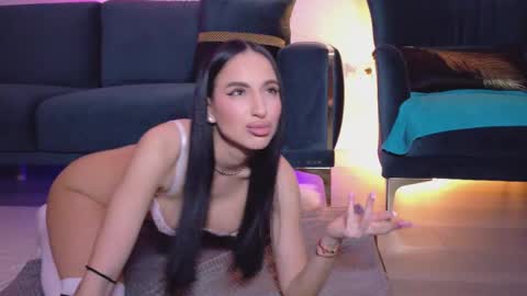 Sienna online show from March 2026 08:27:02 PM