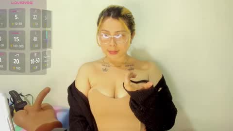 Sienna online show from October 2025 06:49:01 PM