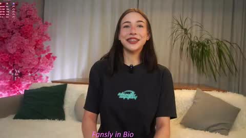 Eva  online show from October 2025 11:20:02 AM