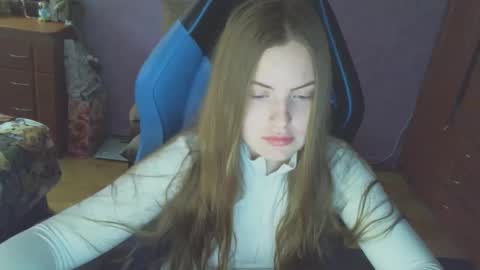 Snapshot of silksinner_ chatting on March 2026 07:19:01 AM Erica online show from March 2026 07:19:01 AM