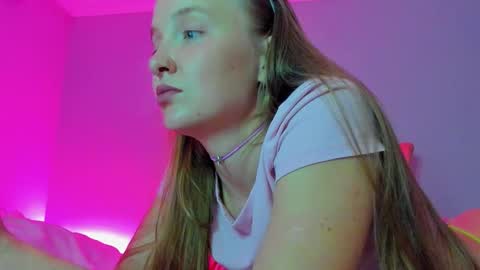 Mila online show from September 2025 07:58:02 PM