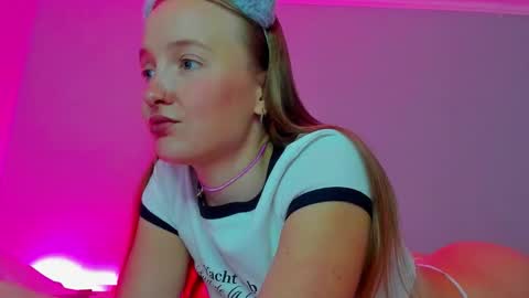 Mila online show from September 2025 08:37:01 AM