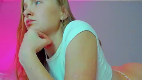 Mila online show from October 2025 08:52:02 PM