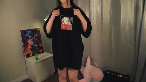 Snapshot of silkyfin chatting on December 2025 05:08:02 PM Nixie online show from December 2025 05:08:02 PM