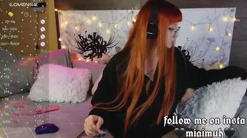 Mia online show from November 2025 11:10:02 PM