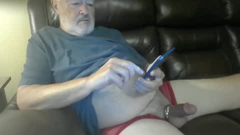Daddy Bear online show from October 2025 10:04:01 AM