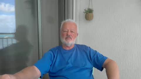 Daddy Bear online show from April 2026 12:32:02 PM