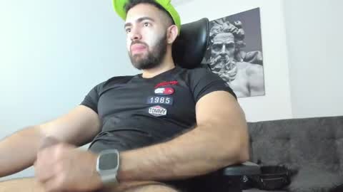 simon_leon01 online show from April 2026 11:40:02 PM