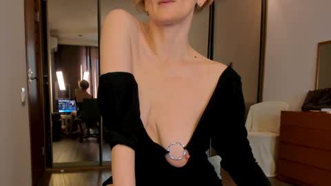 Simona  online show from April 2026 01:12:02 PM