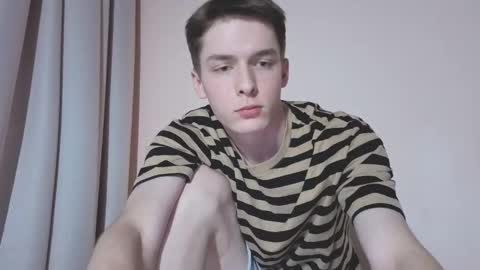 Snapshot of simonsecrett chatting on November 2025 12:13:01 PM Simon online show from November 2025 12:13:01 PM