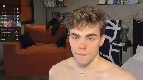 Snapshot of simonwnl chatting on December 2025 09:00:02 PM Simon online show from December 2025 09:00:02 PM