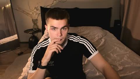 Snapshot of simonwnl chatting on April 2026 05:26:02 PM Simon online show from April 2026 05:26:02 PM