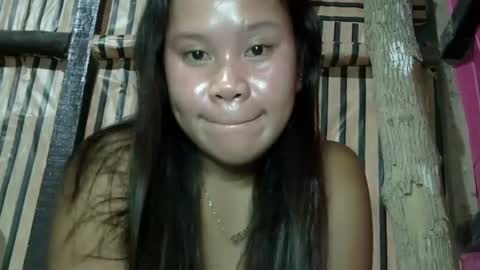 Snapshot of simply_y0urs chatting on December 2024 08:07:02 PM simply_y0urs online show from December 2024 08:07:02 PM