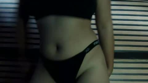 Snapshot of simply_y0urs chatting on January 2025 07:05:01 AM simply_y0urs online show from January 2025 07:05:01 AM