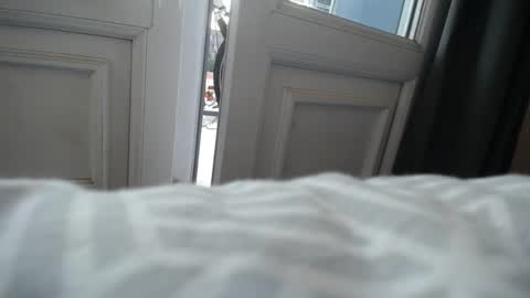 Snapshot of simur_sahso chatting on December 2024 03:31:02 PM Sofi wed. - sat. 11am - 11 pm and Santi with Sofi sun.. - tue. 11 am - 5 pm europe online show from December 2024 03:31:02 PM