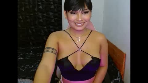 Snapshot of sinampot chatting on February 2025 01:44:02 AM hi im thalia nice to meet you please give me thumbs up 3 online show from February 2025 01:44:02 AM