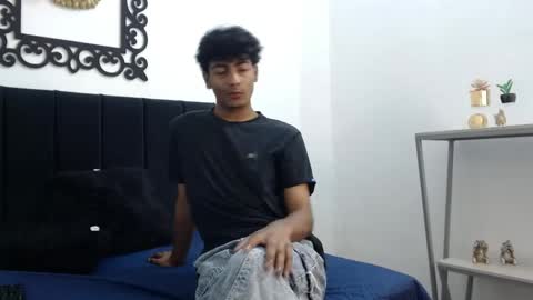 Snapshot of sinboy_ chatting on April 2026 11:02:01 AM online show from April 2026 11:02:01 AM
