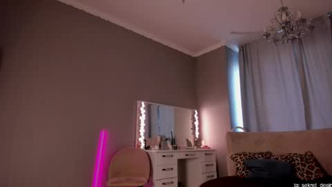 Naomi online show from April 2026 12:17:02 PM