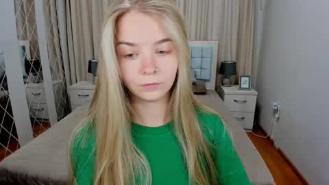 SirenaBloom online show from October 2025 05:38:02 AM