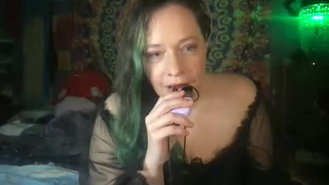 Snapshot of sirenfalls888 chatting on October 2025 06:37:01 AM RavenFalls Aphrodite Priestess online show from October 2025 06:37:01 AM