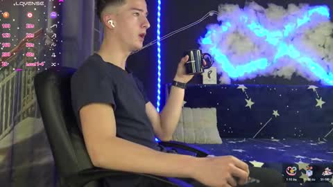 SirReedy online show from November 2025 04:05:01 AM