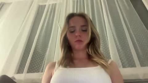 Snapshot of sisi_bunny chatting on May 2026 07:44:01 PM Sisi Bunny online show from May 2026 07:44:01 PM