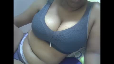 Snapshot of sisibrown97 chatting on January 2026 09:03:01 AM brown online show from January 2026 09:03:01 AM