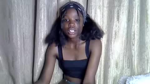 Snapshot of sismile chatting on October 2025 07:29:02 PM shannie online show from October 2025 07:29:02 PM