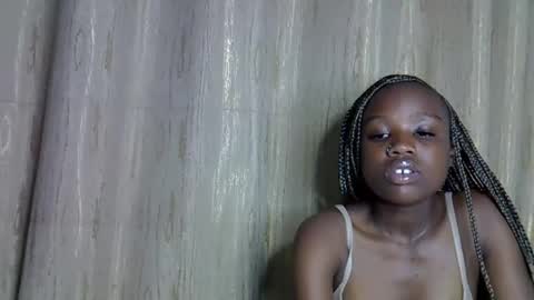 Snapshot of sismile chatting on November 2025 06:35:02 PM shannie online show from November 2025 06:35:02 PM