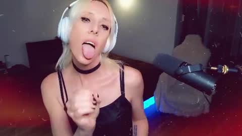 Snapshot of sissyashleigh chatting on June 2026 09:56:02 PM Ashleigh Mak online show from June 2026 09:56:02 PM