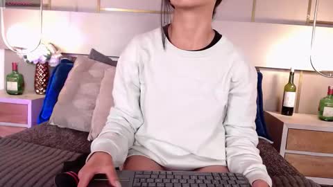 Skay  online show from November 2025 01:33:02 PM