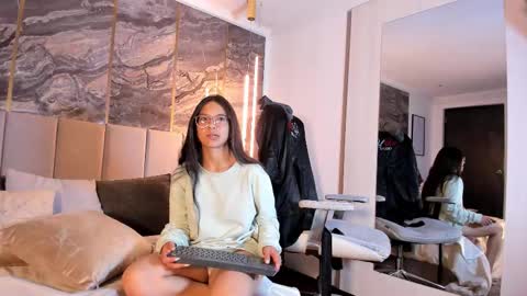 Skay  online show from November 2025 07:35:01 PM