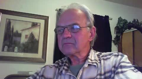 Snapshot of skeeeziks chatting on May 2026 01:32:02 AM skeeeziks online show from May 2026 01:32:02 AM
