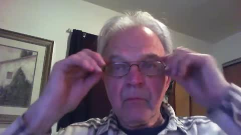 Snapshot of skeeeziks chatting on May 2026 03:35:02 AM skeeeziks online show from May 2026 03:35:02 AM