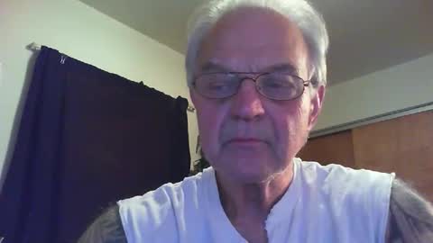 Snapshot of skeeeziks chatting on May 2026 02:17:01 AM skeeeziks online show from May 2026 02:17:01 AM