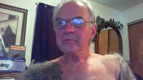 Snapshot of skeeeziks chatting on May 2026 06:07:02 PM skeeeziks online show from May 2026 06:07:02 PM