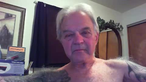 Snapshot of skeeeziks chatting on May 2026 01:44:02 AM skeeeziks online show from May 2026 01:44:02 AM