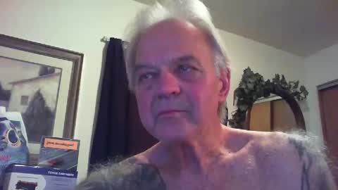 Snapshot of skeeeziks chatting on May 2026 01:56:01 AM skeeeziks online show from May 2026 01:56:01 AM