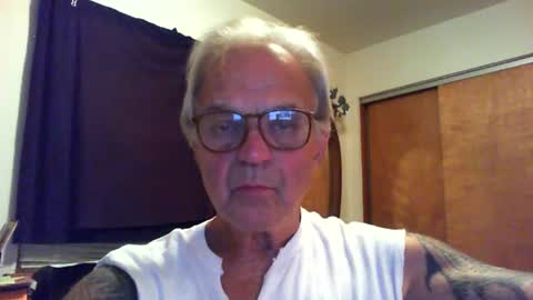 Snapshot of skeeeziks chatting on August 2026 04:00:01 AM skeeeziks online show from August 2026 04:00:01 AM