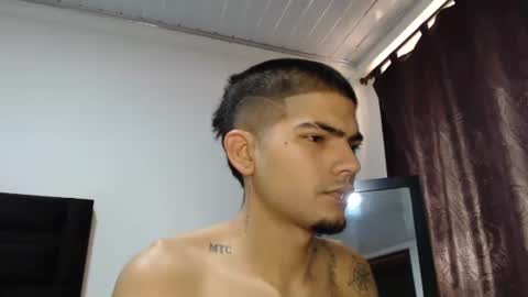 Snapshot of skinny_badboy chatting on December 2024 06:18:02 PM E R O S online show from December 2024 06:18:02 PM