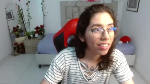 Raelle online show from May 2026 01:25:02 AM