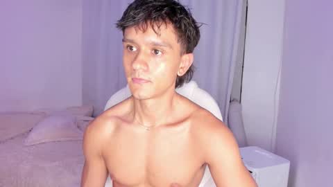Snapshot of skinnydreamer chatting on December 2025 03:12:02 AM skinnydreamer online show from December 2025 03:12:02 AM