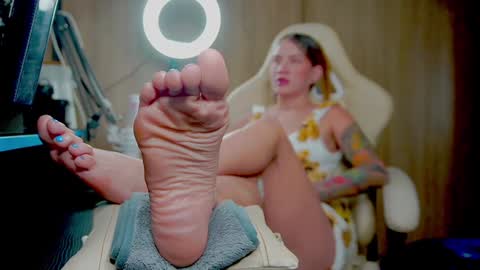 Snapshot of skinnygirl019 chatting on January 2025 02:22:01 AM GoddessSkinny online show from January 2025 02:22:01 AM