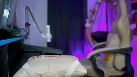 Snapshot of skinnygirl019 chatting on March 2025 10:42:01 PM GoddessSkinny online show from March 2025 10:42:01 PM