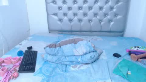 Snapshot of skinnyy_andtight chatting on February 2025 06:10:02 AM Alexa online show from February 2025 06:10:02 AM