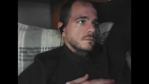 Snapshot of skippy6988 chatting on October 2025 07:35:02 PM Easy-E online show from October 2025 07:35:02 PM