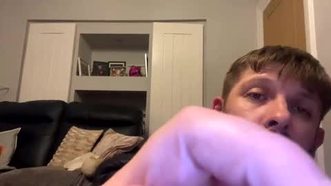 skuzzy25 online show from April 2026 11:16:02 PM