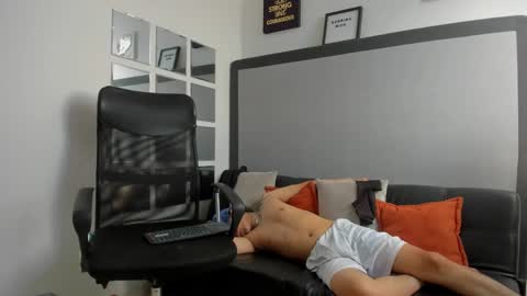 sky_wild online show from October 2025 09:35:02 PM