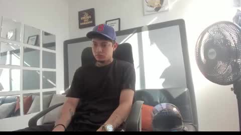 sky_wild online show from November 2025 08:22:02 PM